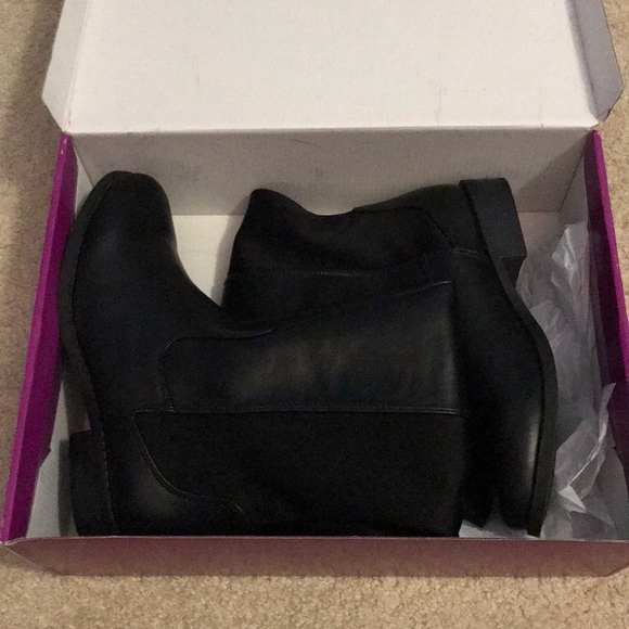 Size 6 1/2 M boots, brand Rampage. - Picture 2 of 5